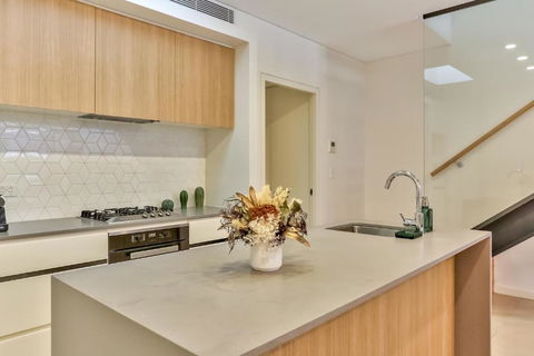 City Centre 2 Bedroom Apartment Sydney - Darwin Holiday 3