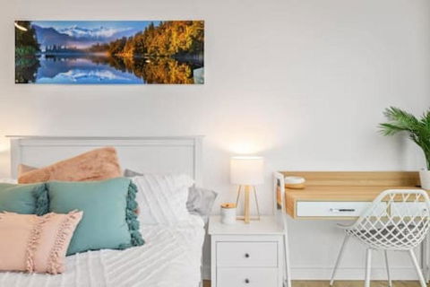 City Chic Living W Sunset Views 2BD1 Studio Apt - Darwin Holiday 0