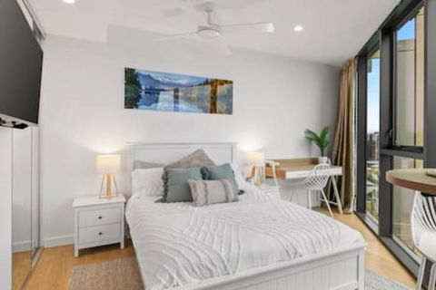 City Chic Living W Sunset Views 2BD1 Studio Apt - Darwin Holiday 2
