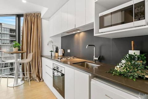 City Chic Living W Sunset Views 2BD1 Studio Apt - Darwin Holiday 3