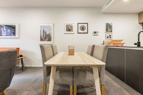 City-edge Living In Trendy North Melbourne - Darwin Holiday 1