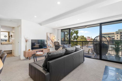 City Life 2BR Apt With Pool,Gym, Sauna, Carbay - Darwin Holiday 0