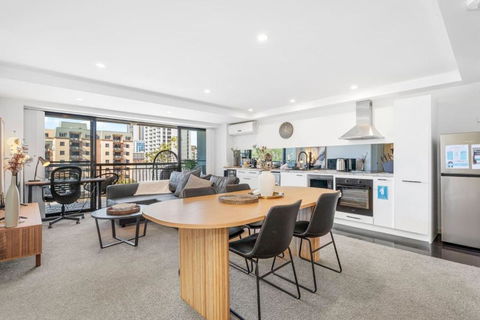 City Life 2BR Apt With Pool,Gym, Sauna, Carbay - Darwin Holiday 2