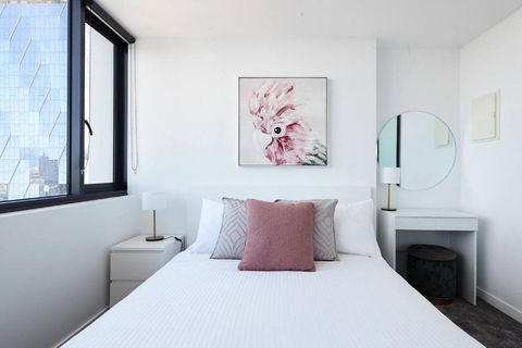 City Lights & Manhattan Heights - A Gem In Melbourne - Darwin Holiday 2