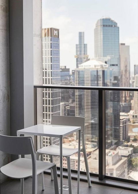 City Lights & Manhattan Heights - A Gem In Melbourne - Darwin Holiday 3
