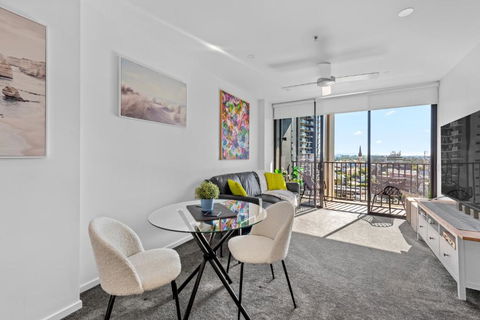 City Living! 1Bed/1Bath/1Car/Pool - Darwin Holiday 1