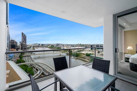 City Living - Brisbane River-View 2 Bedroom Apt - Darwin Holiday 4