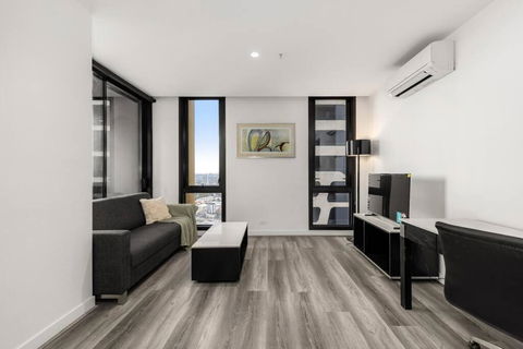 City View 2 Bedroom Apartment In The Heart Of Melbourne - Darwin Holiday 1