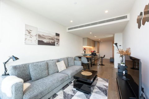 City Views Retreat 31st Floor 2BR Near CBD! - Darwin Holiday 1