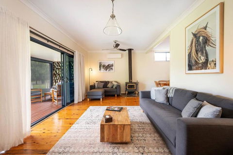 Clematis Cottage - Indoor-outdoor Mudgee Lifestyle - Darwin Holiday 1