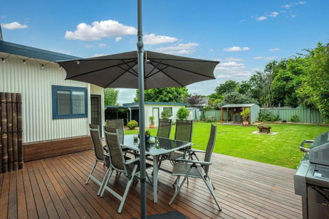 Clematis Cottage - Indoor-outdoor Mudgee Lifestyle - Darwin Holiday 0