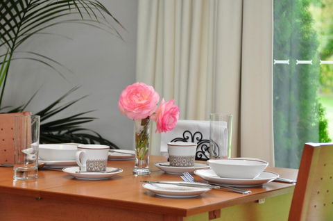 Clifton Gardens Bed & Breakfast - Orange - Darwin Holiday 0