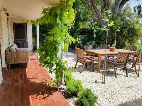 Clonmara Country House And Cottages - Darwin Holiday 1
