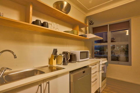 Close To City 2 Bedroom House Surry Hills - Darwin Holiday 3