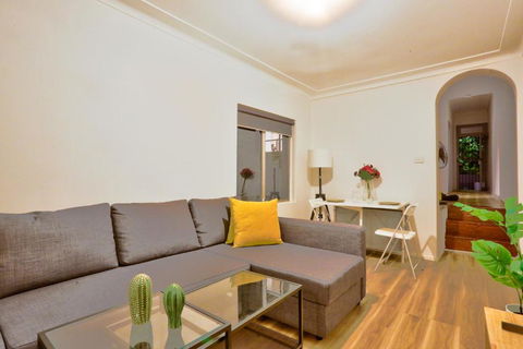 Close To City 2 Bedroom House Surry Hills - Darwin Holiday 2