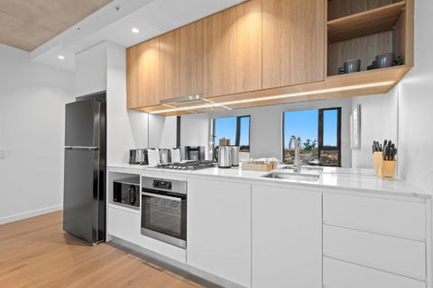 Chic 2-Bed Inner-City Abode With BBQ, Gym & Pool - Darwin Holiday 1