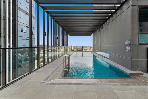 Chic 2-Bed Inner-City Abode With BBQ, Gym & Pool - Darwin Holiday 4