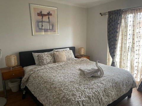 City Apartment - Free Parking, 3 Bedrooms And 2 Bathrooms - Darwin Holiday 1