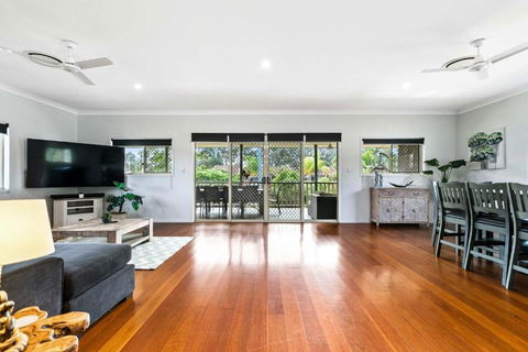 Coastal Bliss 6 Bedroom - Darwin Holiday 3