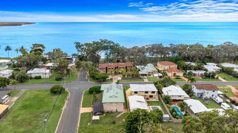 Coastal Bliss 6 Bedroom - Darwin Holiday 0