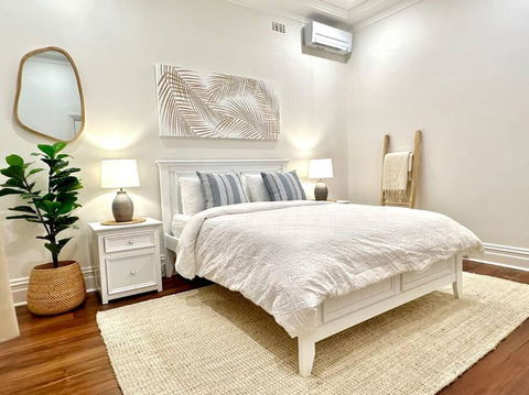 Coastal Bondi Beach House - Incredible Location - Darwin Holiday 0