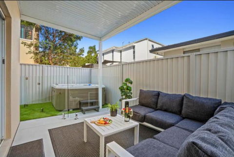 Coastal Central 3Bd Spa SurfersP - Darwin Holiday 2