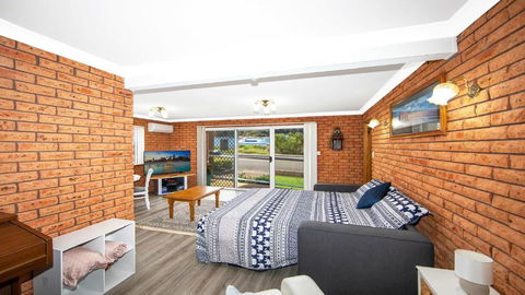 Coastal Charm Ettalong Beach - Darwin Holiday 2