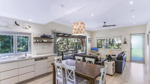 Coastal Chic Holiday Cottage - Darwin Holiday 2