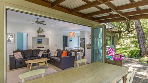 Coastal Chic Holiday Cottage - Darwin Holiday 1