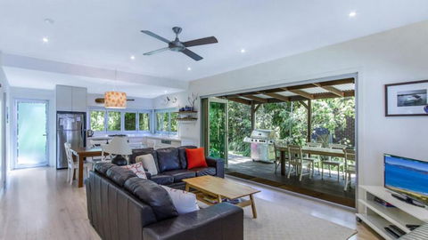 Coastal Chic Holiday Cottage - Darwin Holiday 3
