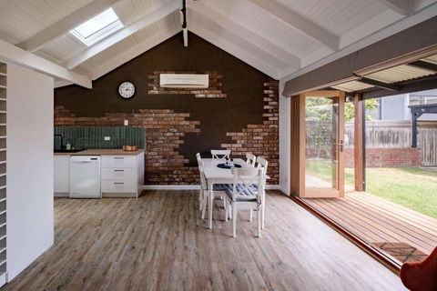 Coastal Comfort Ocean Grove Family Home - Darwin Holiday 0