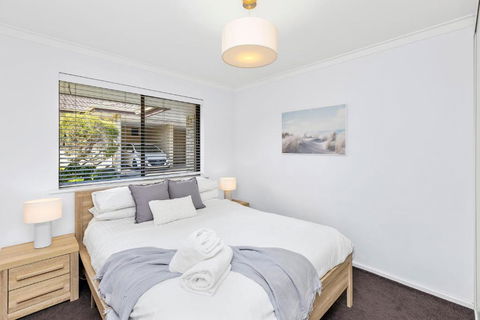 Coastal Convenience! Walk To The Shops & Cafes... - Darwin Holiday 2