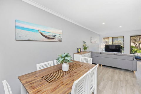 Coastal Convenience! Walk To The Shops & Cafes... - Darwin Holiday 1