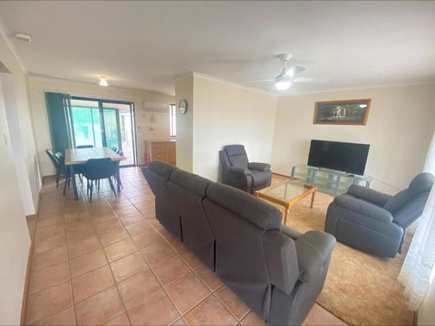 Coastal Cottage - Darwin Holiday 3