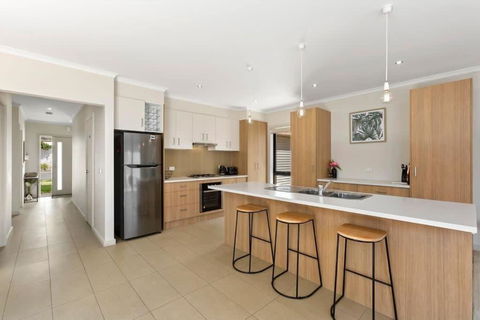 Coastal Holiday Living Bay Views Prime Location - Darwin Holiday 2