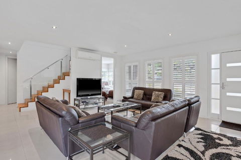 Coastal Luxe - Darwin Holiday 0