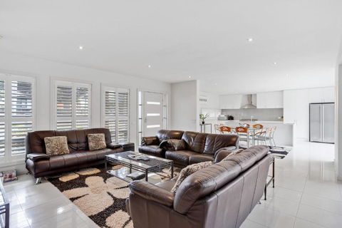 Coastal Luxe - Darwin Holiday 1