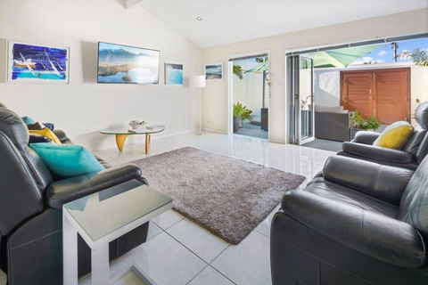 Coastal Retreat, Private, Wine, Netflix - Darwin Holiday 1