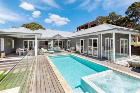 Coastal VILLA CHILL Superior Style Summer Vibe - Darwin Holiday 0