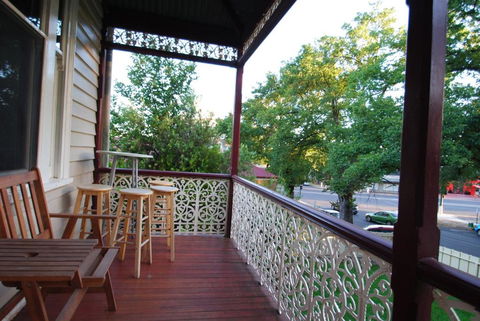 Cobb&CoHouse 4Queen Bedroom 3Bath Bendigo CBD - Darwin Holiday 2