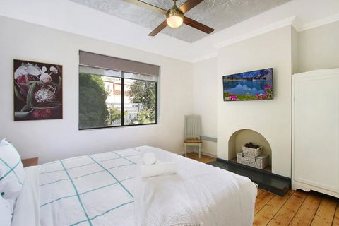 Cobden & Wills - Darwin Holiday 4