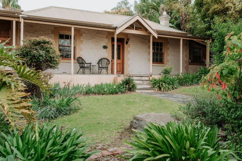 Cole-Brook Cottage Historic House - Darwin Holiday 0
