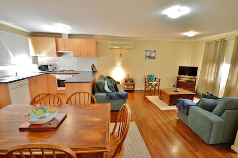 Cole Cottage - Kalbarri WA - Darwin Holiday 3