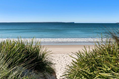 Collingwood Beach Cottage - Belle Escapes Jervis Bay - Darwin Holiday 1