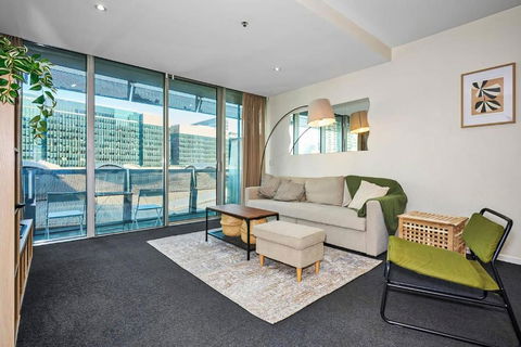Collins Street Chic Your Stylish Getaway - Darwin Holiday 0