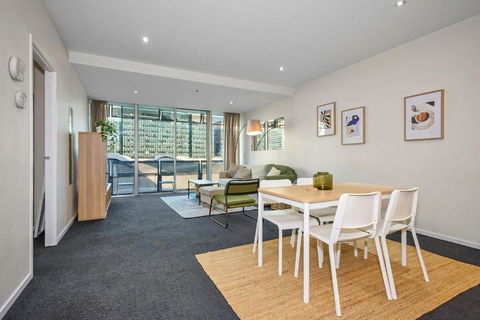 Collins Street Chic Your Stylish Getaway - Darwin Holiday 2