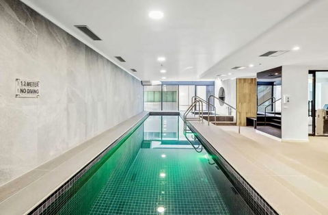 Collins Street Chic Your Stylish Getaway - Darwin Holiday 1
