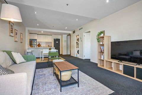 Collins Street Chic Your Stylish Getaway - Darwin Holiday 4