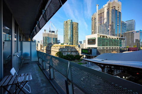 Collins Street Chic Your Stylish Getaway - Darwin Holiday 3
