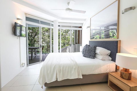 Coastal Family Retreat Pool & Bay Views - Darwin Holiday 2